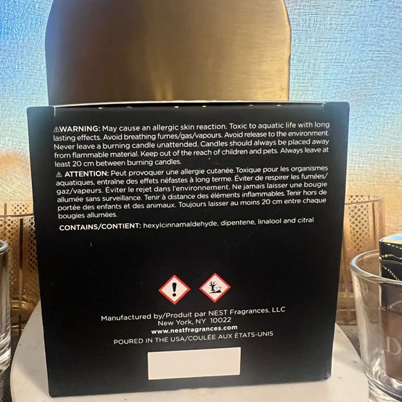 NEST Fragrances Grapefruit Candle - Black with Gold Accents - Picture 4 of 6